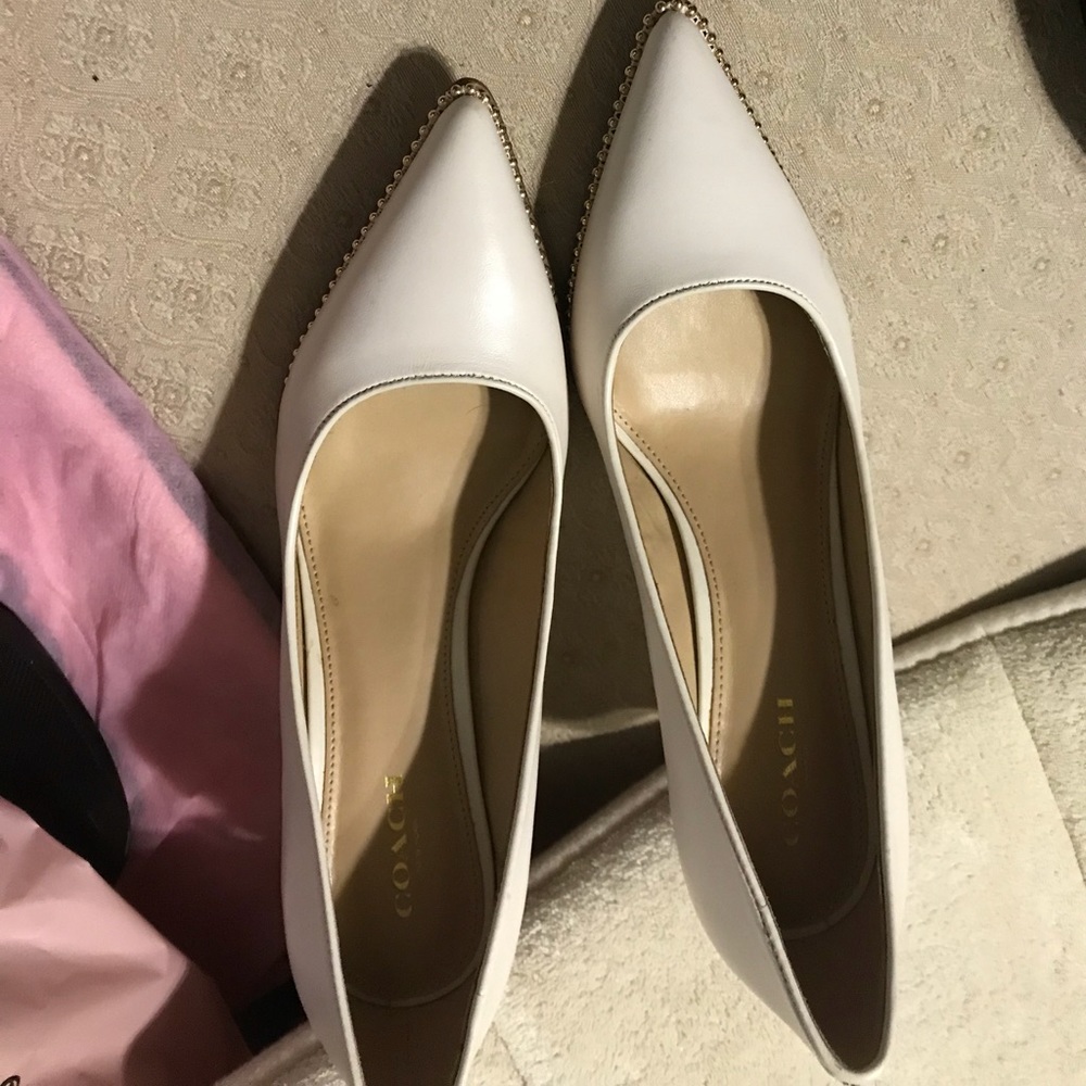COACH WHITE/TAN HIGH HEELS W/GOLD ACCENTS